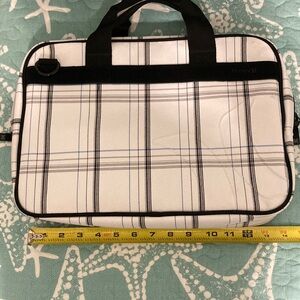 Hurley BLACK and WHITE Plaid Bag with raised design. NWOT.
